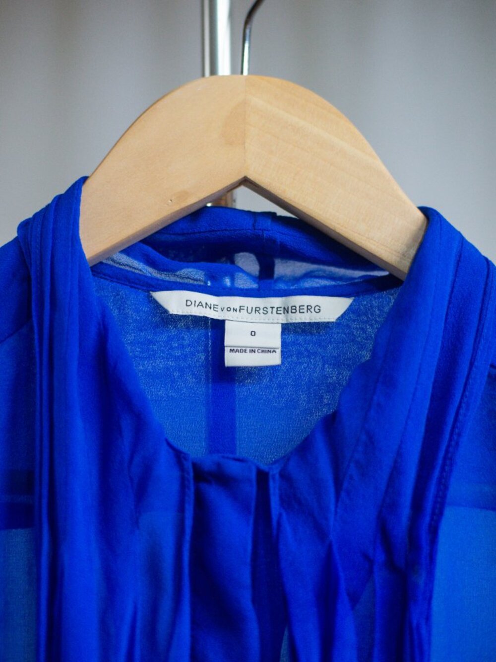 Diane Von Furstenberg 100% Silkl Jezebel Tie Neck Chiffon Sheer Button Up Blouse - Picture 5 of 6